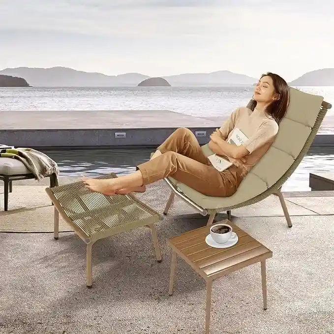 Chaise longue avec table pour intérieur et extérieur, structure en alliage couleur bois, capacité de 172 kg, avec coussin inclinable