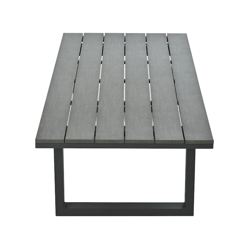 Ensemble de sièges d'extérieur avec coussins épais pour un confort optimal, idéal pour les pelouses, les patios et les abords de piscine.