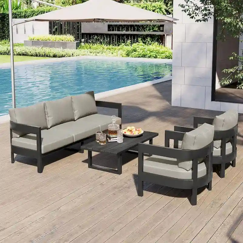 Ensemble de sièges d'extérieur avec coussins épais pour un confort optimal, idéal pour les pelouses, les patios et les abords de piscine.