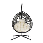 Fauteuil suspendu polyvalent pour l'intérieur et l'extérieur, en rotin PE, avec support et coussin.