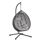 Fauteuil suspendu polyvalent pour l'intérieur et l'extérieur, en rotin PE, avec support et coussin.