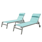 Ensemble de 3 chaises longues d'extérieur en aluminium avec table d'appoint et roulettes, fauteuil inclinable rembourré et réglable pour piscine, plage