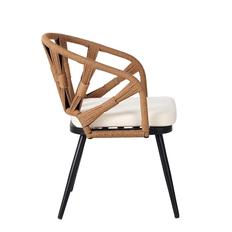 Ensemble de jardin contemporain avec chaises en rotin synthétique et table en bois synthétique