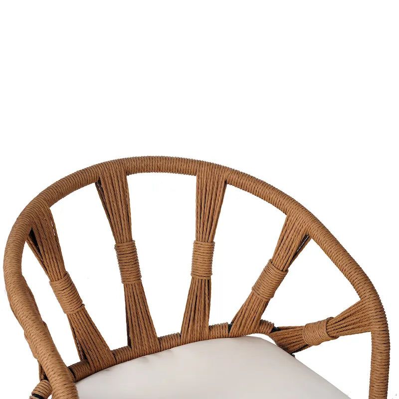 Ensemble de jardin contemporain avec chaises en rotin synthétique et table en bois synthétique