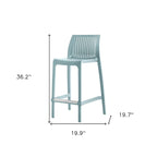 Ensemble de quatre chaises de bar d'extérieur HomeRoots, 26 pouces, en plastique robuste bleu clair, à dossier bas et hauteur comptoir.