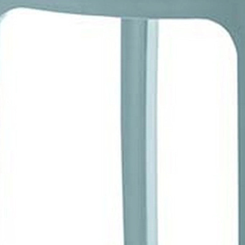 Ensemble de quatre chaises de bar d'extérieur HomeRoots, 26 pouces, en plastique robuste bleu clair, à dossier bas et hauteur comptoir.
