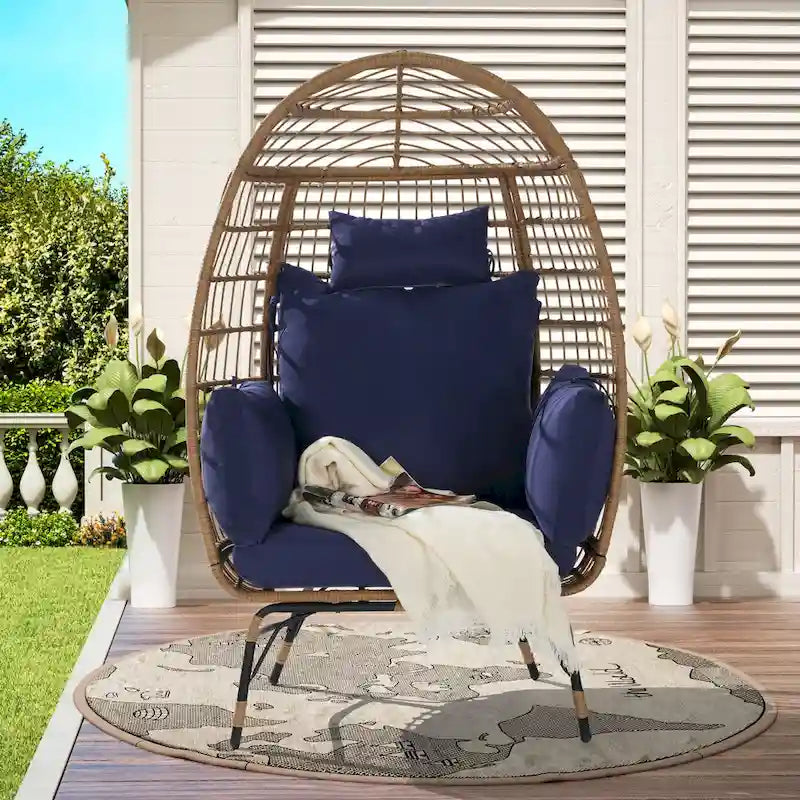 Fauteuil œuf en osier, très grand modèle (supportant jusqu'à 272 kg), avec coussin et oreiller.