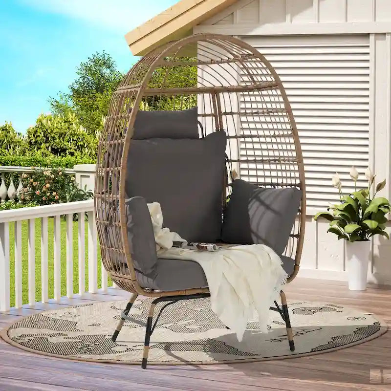 Fauteuil œuf en osier, très grand modèle (supportant jusqu'à 272 kg), avec coussin et oreiller.