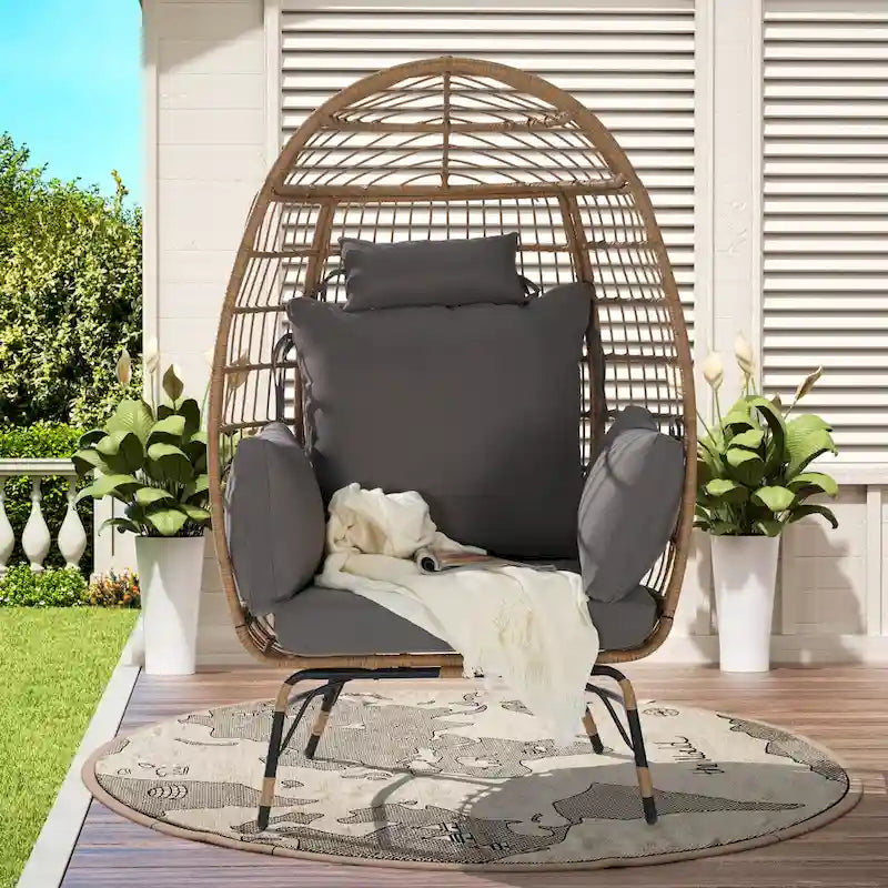 Fauteuil œuf en osier, très grand modèle (supportant jusqu'à 272 kg), avec coussin et oreiller.