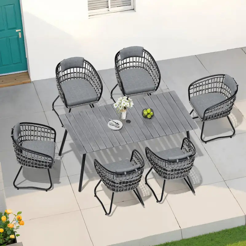 Ensemble de salle à manger d'extérieur 7 pièces : table en aluminium et chaises en rotin PE.