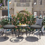 Ensemble de loisirs d'extérieur, composé de 2 chaises individuelles en rotin et d'une table ronde en verre, parfaitement adapté aux patios, balcons et cours.