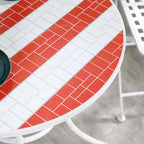 Ensemble bistro de patio Outsunny 3 pièces avec table basse et 2 chaises pliantes, plateau et dossiers de table en mosaïque avec drapeau américain