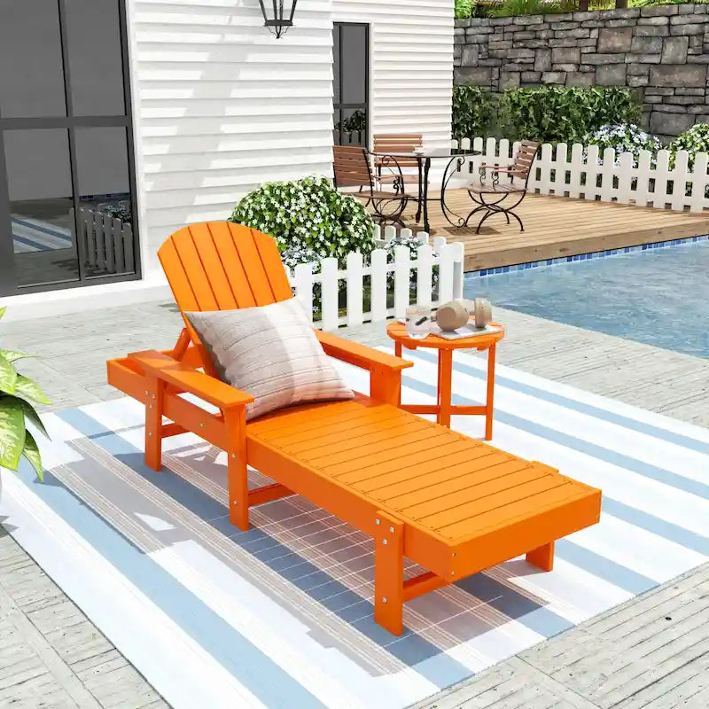 Chaise longue inclinable écologique Polytrends Altura Poly avec accoudoirs et table d'appoint (ensemble de 2 pièces)
