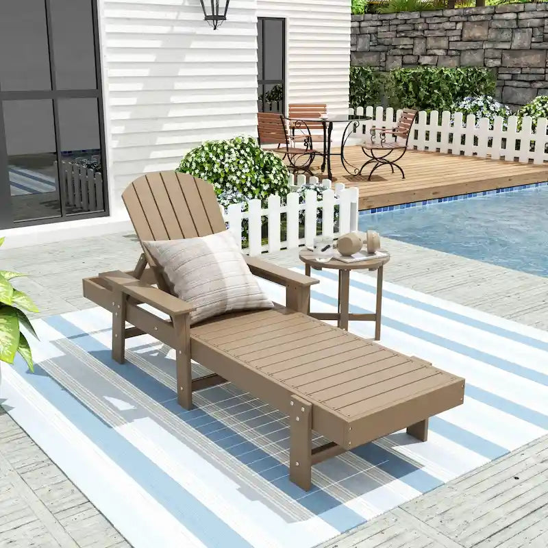 Chaise longue inclinable écologique Polytrends Altura Poly avec accoudoirs et table d'appoint (ensemble de 2 pièces)