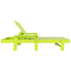 Chaise longue inclinable écologique Polytrends Altura Poly avec accoudoirs et table d'appoint (ensemble de 2 pièces)