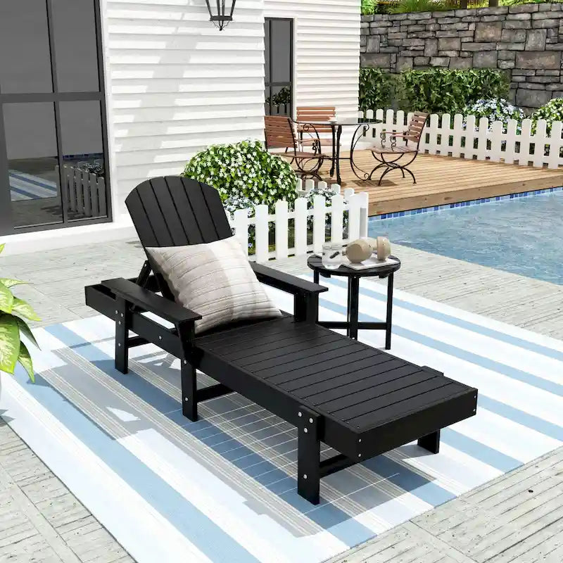 Chaise longue inclinable écologique Polytrends Altura Poly avec accoudoirs et table d'appoint (ensemble de 2 pièces)