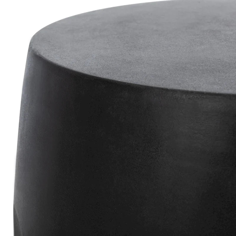 Table d'appoint ronde moderne en béton noir SAFAVIEH Hasmik pour intérieur/extérieur - 40 cm (L) x 40 cm (l) x 45 cm (H) - 40,6 cm (L) x 40,6 cm (P) x 45,7 cm (H)