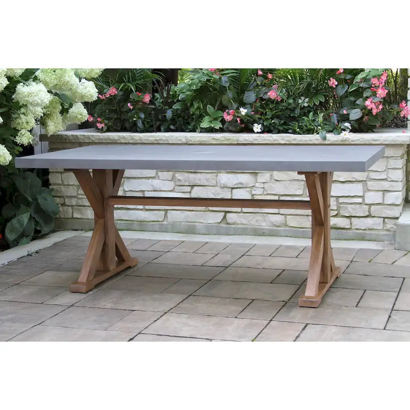 Ensemble de salle à manger Nadine 6 pièces en eucalyptus et composite avec chaises empilables en osier