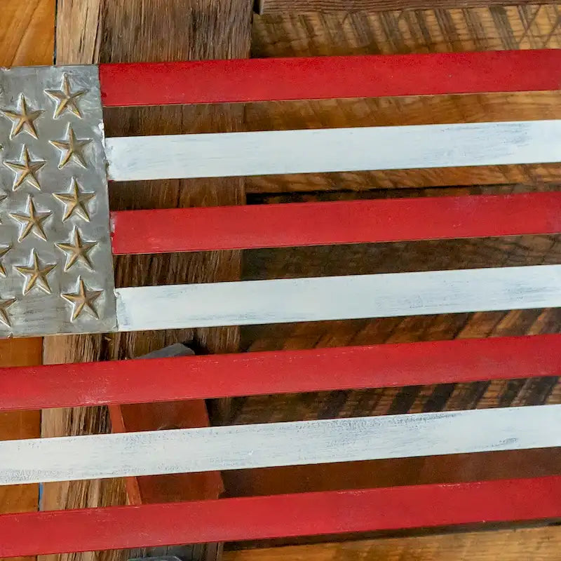 Banc de jardin en fer forgé « Fier d'être un drapeau américain » - 45,28 cm L x 20,47 cm l x 37 cm H