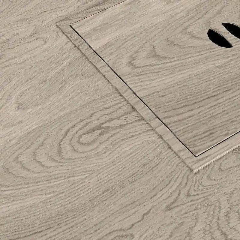 Table à manger avec foyer extérieur, seau à glace et brasero intégré.