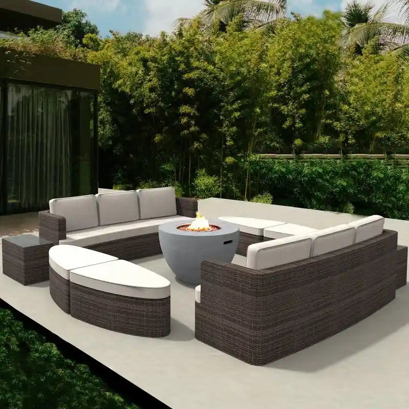 Ensemble de 9 pièces pour patio en résine tressée avec table foyer en béton
