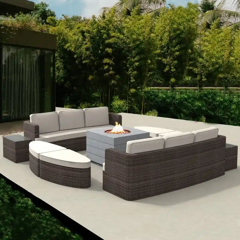 Ensemble de 9 pièces pour patio en résine tressée avec table foyer en béton