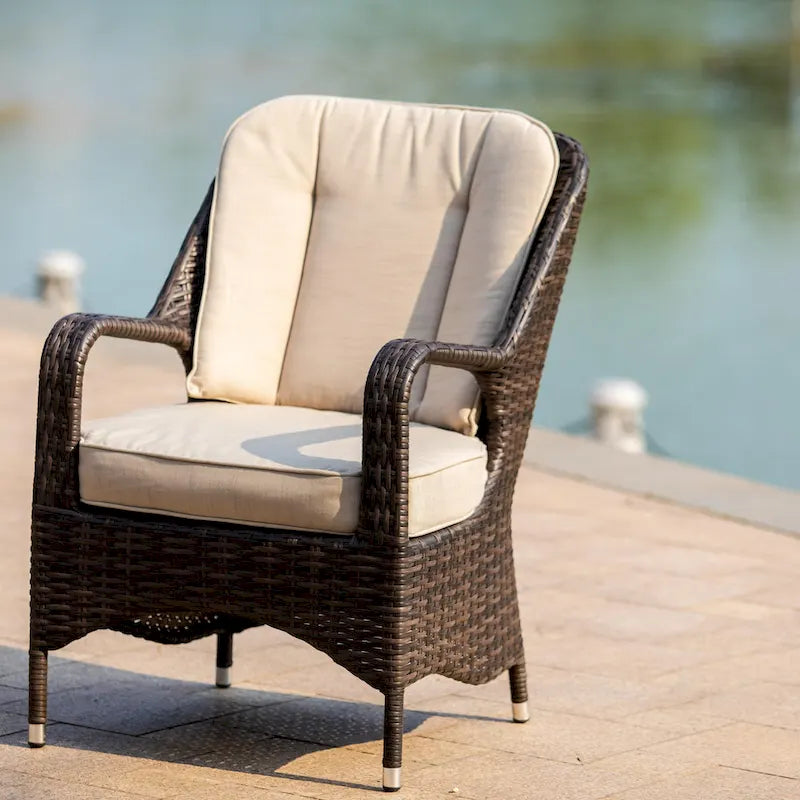 Fauteuil d'extérieur en osier avec coussin