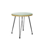 Ensemble bistro d'extérieur 3 pièces en rotin tressé avec coussins et table.