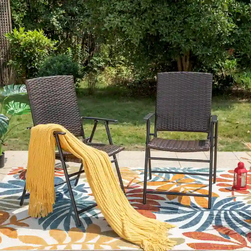 Ensemble de 2 chaises de jardin pliantes en résine tressée, inclinables et réglables, avec dossier haut.