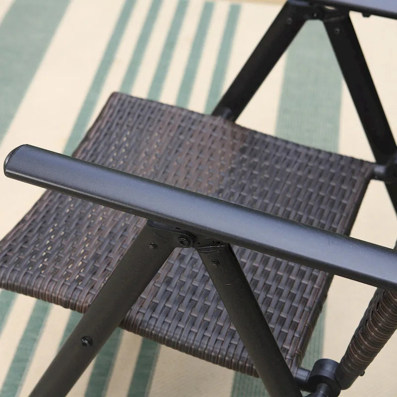 Ensemble de 2 chaises de jardin pliantes en résine tressée, inclinables et réglables, avec dossier haut.