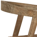 Fauteuil de salle à manger Rylee en chêne naturel avec dossier incurvé et assise en jonc de mer tressé.
