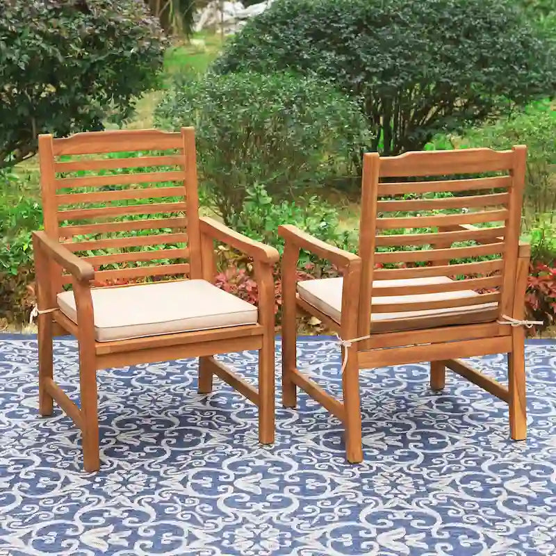 Ensemble de 2 chaises de salle à manger de patio MAISON ARTS en bois d'acacia massif naturel, avec accoudoirs en bois fini à l'huile.