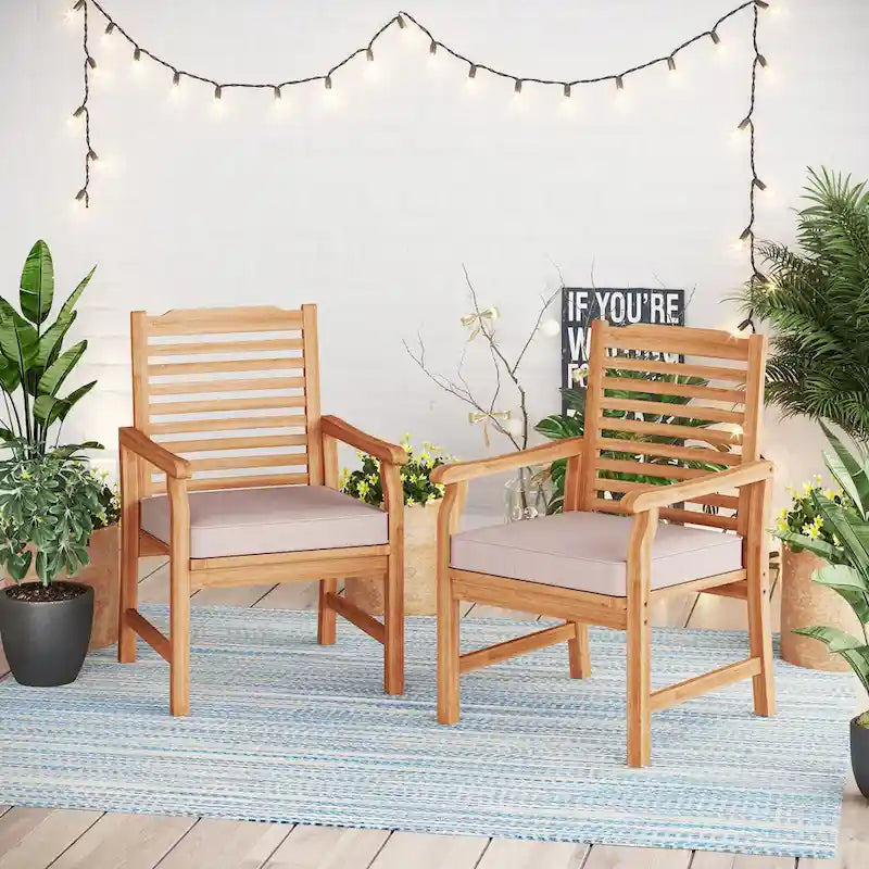Ensemble de 2 chaises de salle à manger de patio MAISON ARTS en bois d'acacia massif naturel, avec accoudoirs en bois fini à l'huile.