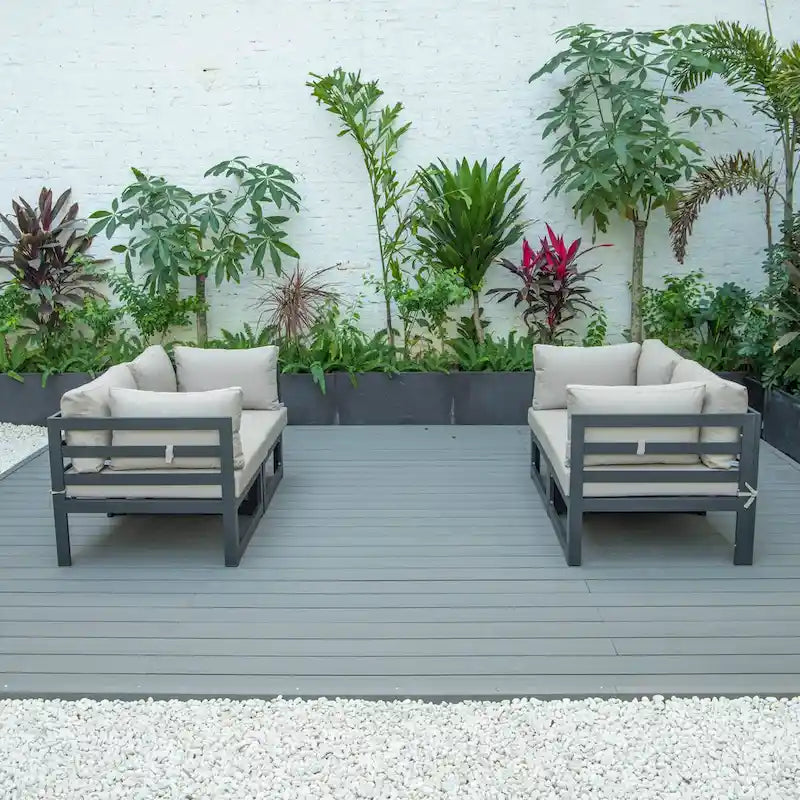 Ensemble de canapé d'angle 4 pièces LeisureMod Chelsea pour patio extérieur, en aluminium noir avec coussins