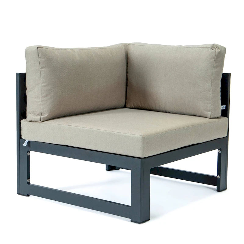 Ensemble de canapé d'angle 4 pièces LeisureMod Chelsea pour patio extérieur, en aluminium noir avec coussins