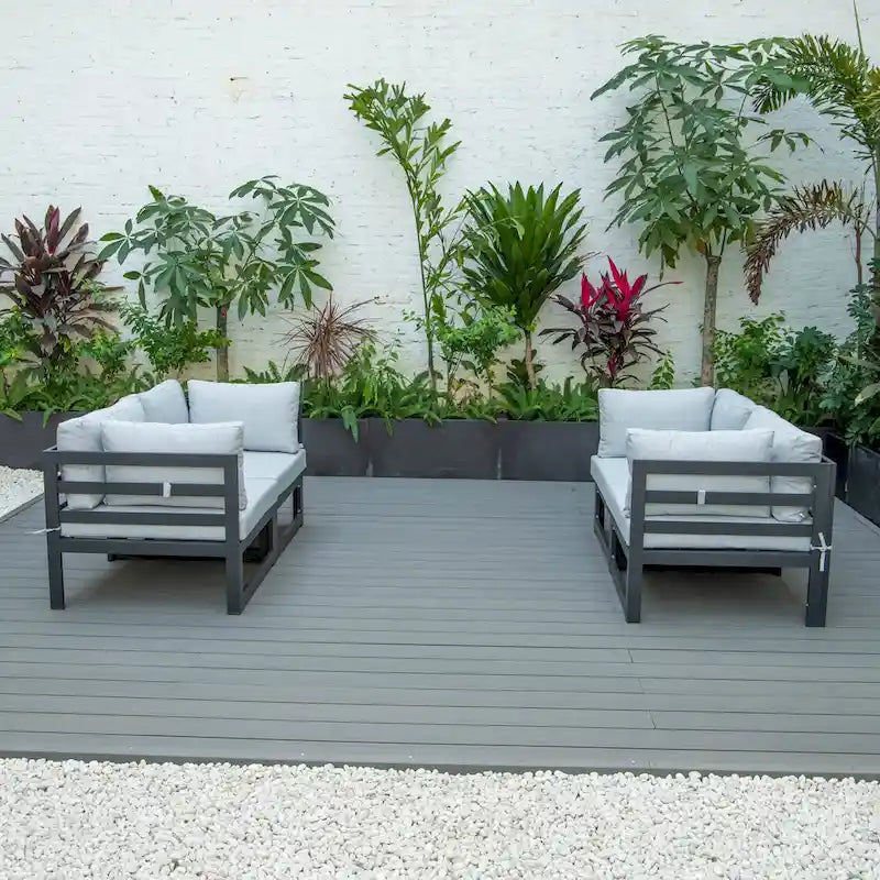 Ensemble de canapé d'angle 4 pièces LeisureMod Chelsea pour patio extérieur, en aluminium noir avec coussins