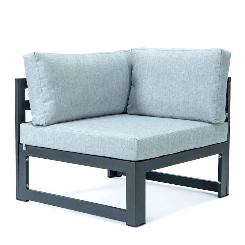 Ensemble de canapé d'angle 4 pièces LeisureMod Chelsea pour patio extérieur, en aluminium noir avec coussins
