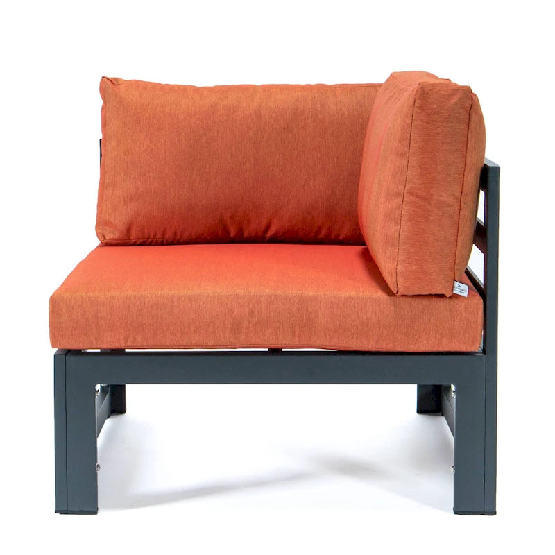 Ensemble de canapé d'angle 4 pièces LeisureMod Chelsea pour patio extérieur, en aluminium noir avec coussins