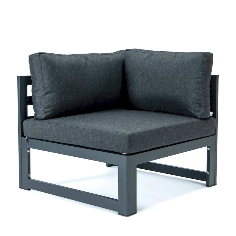 Ensemble de canapé d'angle 4 pièces LeisureMod Chelsea pour patio extérieur, en aluminium noir avec coussins