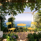 Ensemble bistro 3 pièces en fer thermolaqué comprenant une table et des chaises de jardin pliables