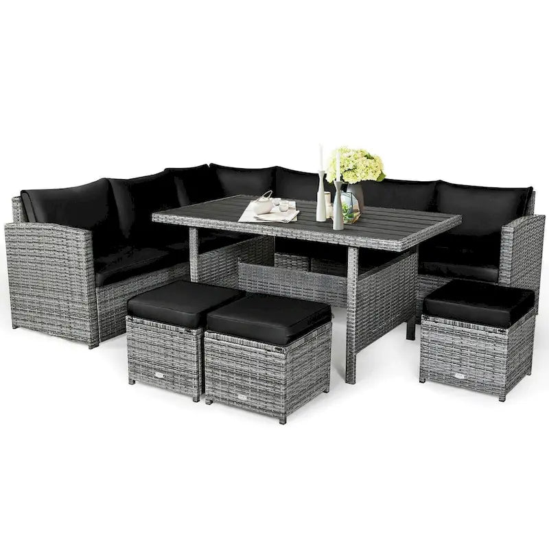 Ensemble de salle à manger d'extérieur 7 pièces en rotin résistant aux intempéries, comprenant un canapé d'angle, un pouf en osier et un canapé rembourré.