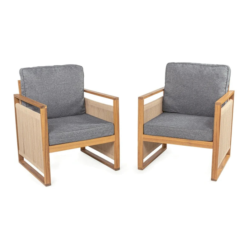 Chaises de patio d'extérieur Saranac en bois d'acacia tressé, style moderne du milieu du siècle, avec coussins (lot de 2), par JONATHAN Y.
