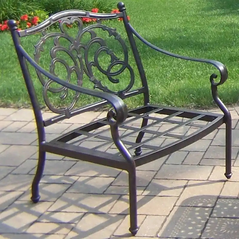 Fauteuil de jardin club marron à assise profonde en aluminium, rose rougeâtre et double coussin.