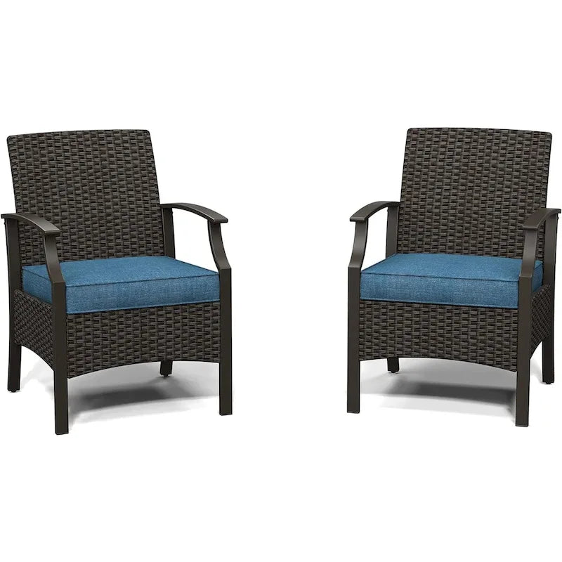 Ensemble de 3 chaises de salle à manger formelles en osier avec tables d'appoint et coussins bleus dans une structure en métal