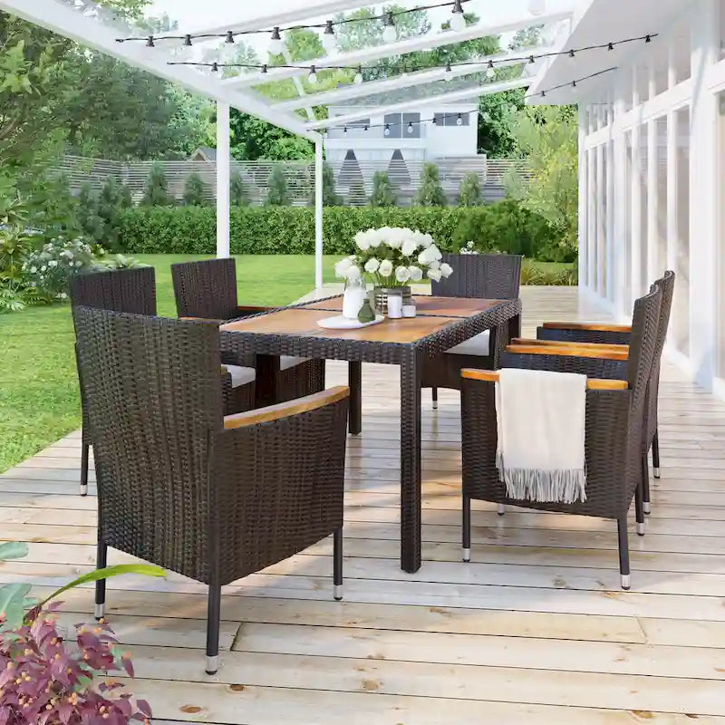Ensemble repas de patio pour 6 personnes comprenant une table et des chaises en osier avec coussins
