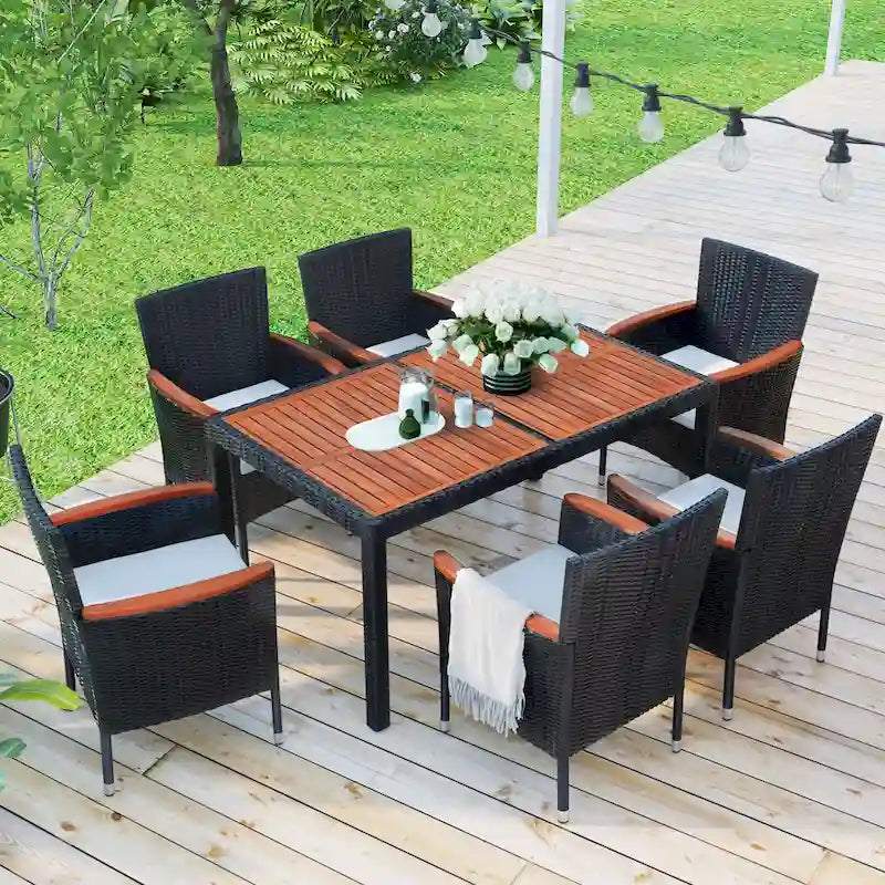 Ensemble repas de patio pour 6 personnes comprenant une table et des chaises en osier avec coussins