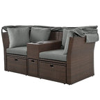 Ensemble canapé-lit convertible deux places pour terrasse avec pare-soleil rétractable, porte-gobelets, coffres de rangement et coussins déperlants.