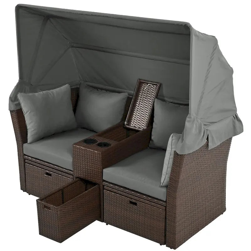 Ensemble canapé-lit convertible deux places pour terrasse avec pare-soleil rétractable, porte-gobelets, coffres de rangement et coussins déperlants.