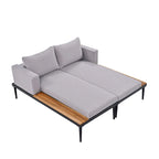 Lit de jour d'extérieur moderne en métal avec plateaux en bois, espaces latéraux pour les boissons, 2 chaises longues rembourrées en 1