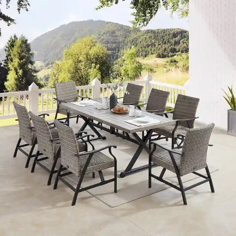 Ensemble de salle à manger d'extérieur en osier avec chaises et table